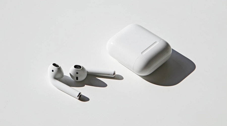 Apple AirPods with charging case