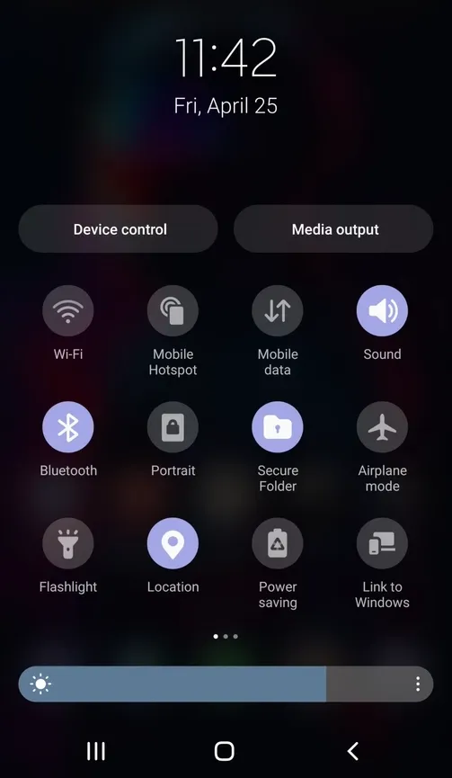 Android quick settings showing brightness slider and refresh rate options
