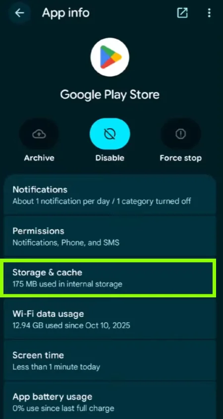 Storage & cache option marked in green on Play Store app info screen.